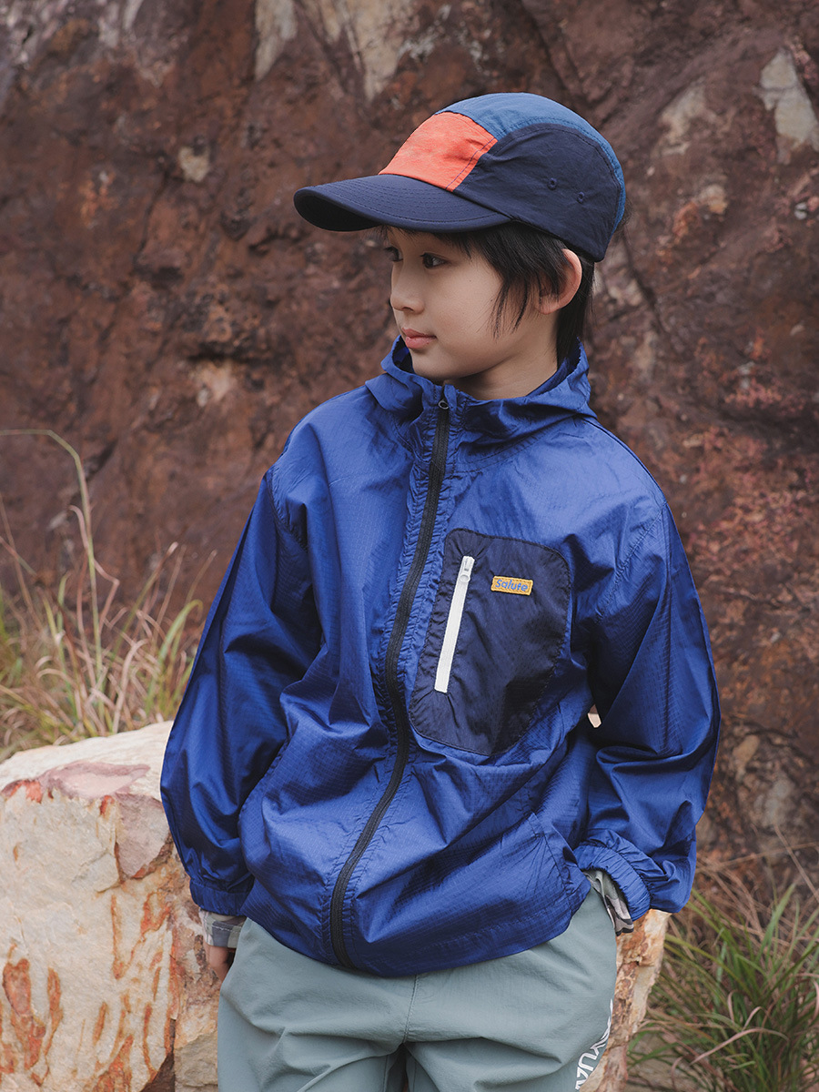 Niños ultra blando abrigo de asalto chaqueta de ventana ligera para niños 2026 primavera nueva chaqueta con capuz para niños al aire libre