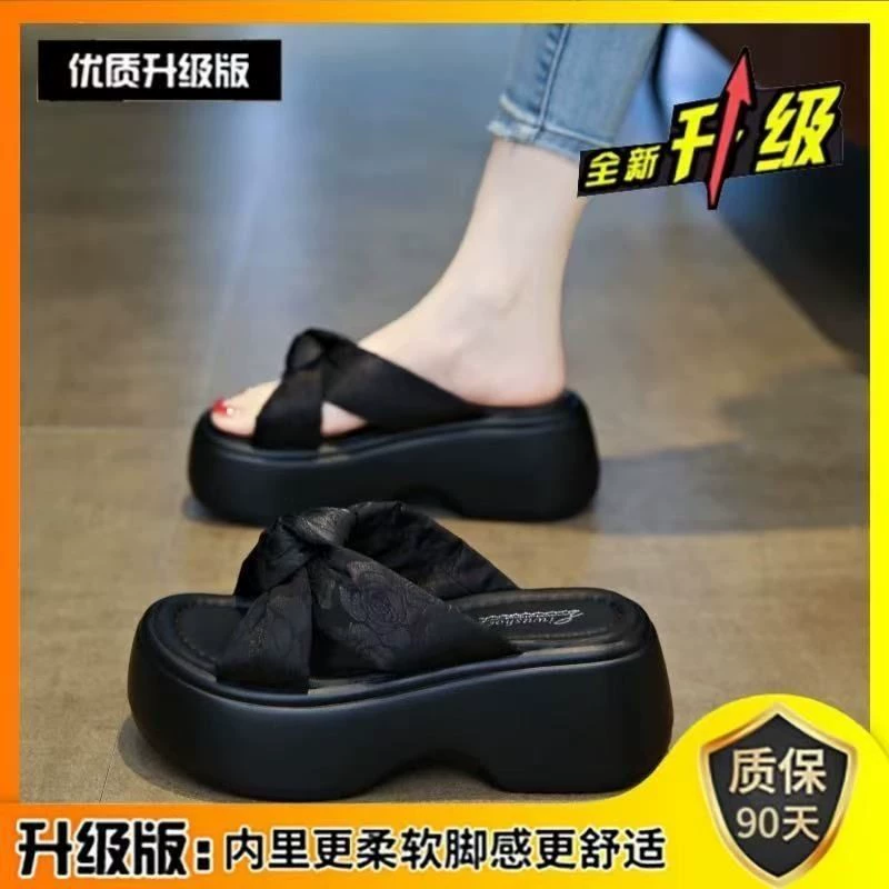 Женские тапочки на толстой подошве, которые можно носить с юбками и сандалиями для женщин. Новые сандалии и тапочки на платформе 2025 года на высоком каблуке и элегантная пляжная обувь.