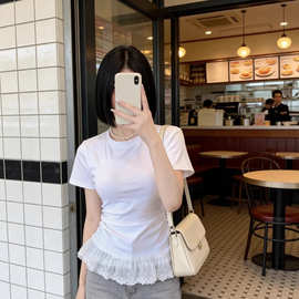 甜美下摆蕾丝拼接短袖正肩T恤女2026夏季修身褶皱收腰设计感上衣