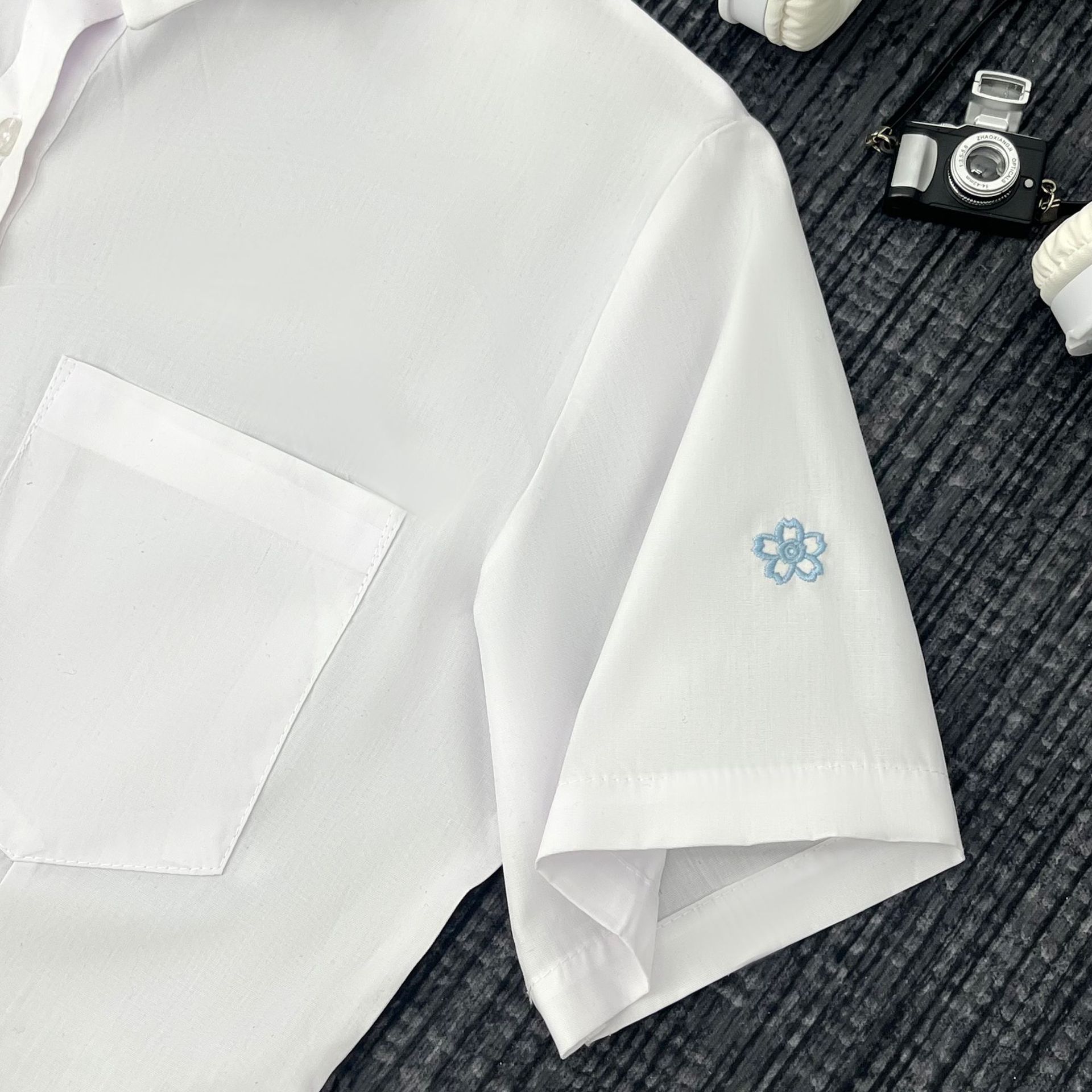 JK 유니폼 일본 부서 대학 스타일 달콤한 소녀 반팔 흰색 셔츠 자수 테일 스톡 클리어런스 트리트먼트