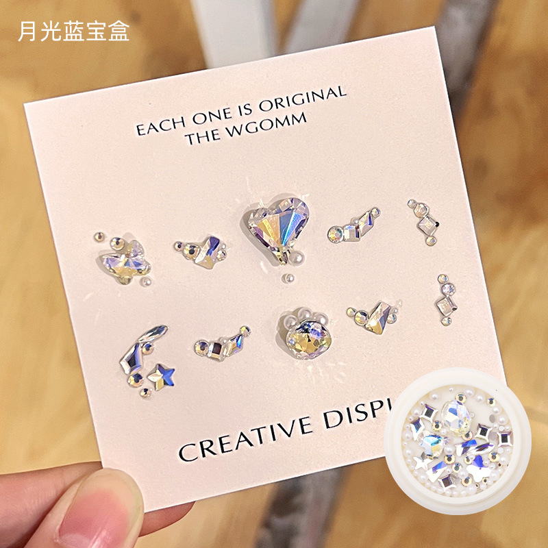 Desgaste de la celebridad en línea paquete de material de uñas caja del Tesoro japonés accesorios de uñas corazón torcido Mariposa Super Flash accesorios de uñas de diamante en forma especial