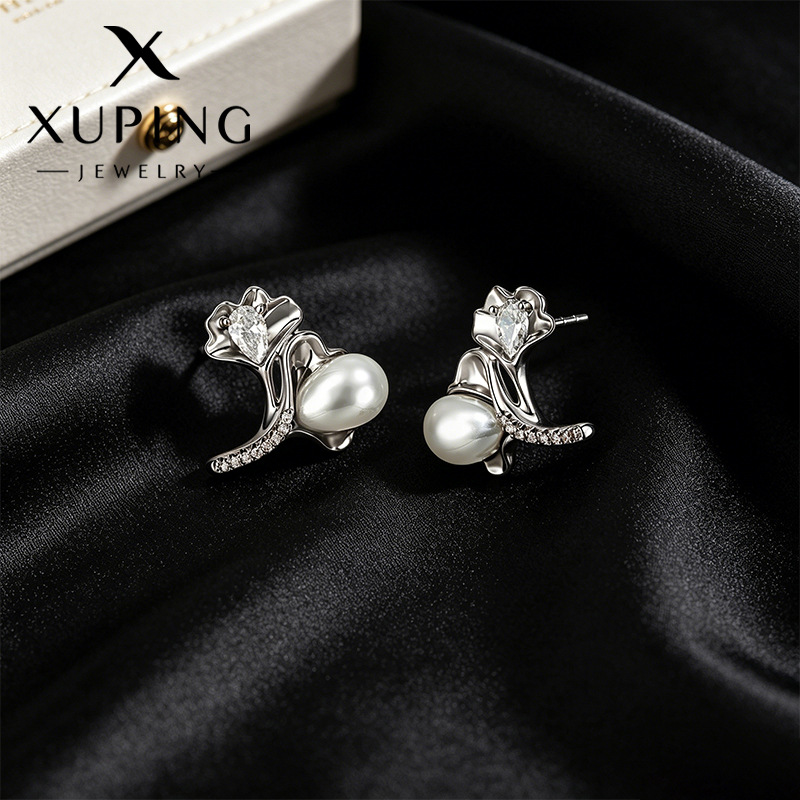 Xuping imitación de flores de perlas pendientes de aleación de cobre chapado en blanco Ginkgo biloba orejas ligero lujoso temperamento suave pendientes de viento para mujeres