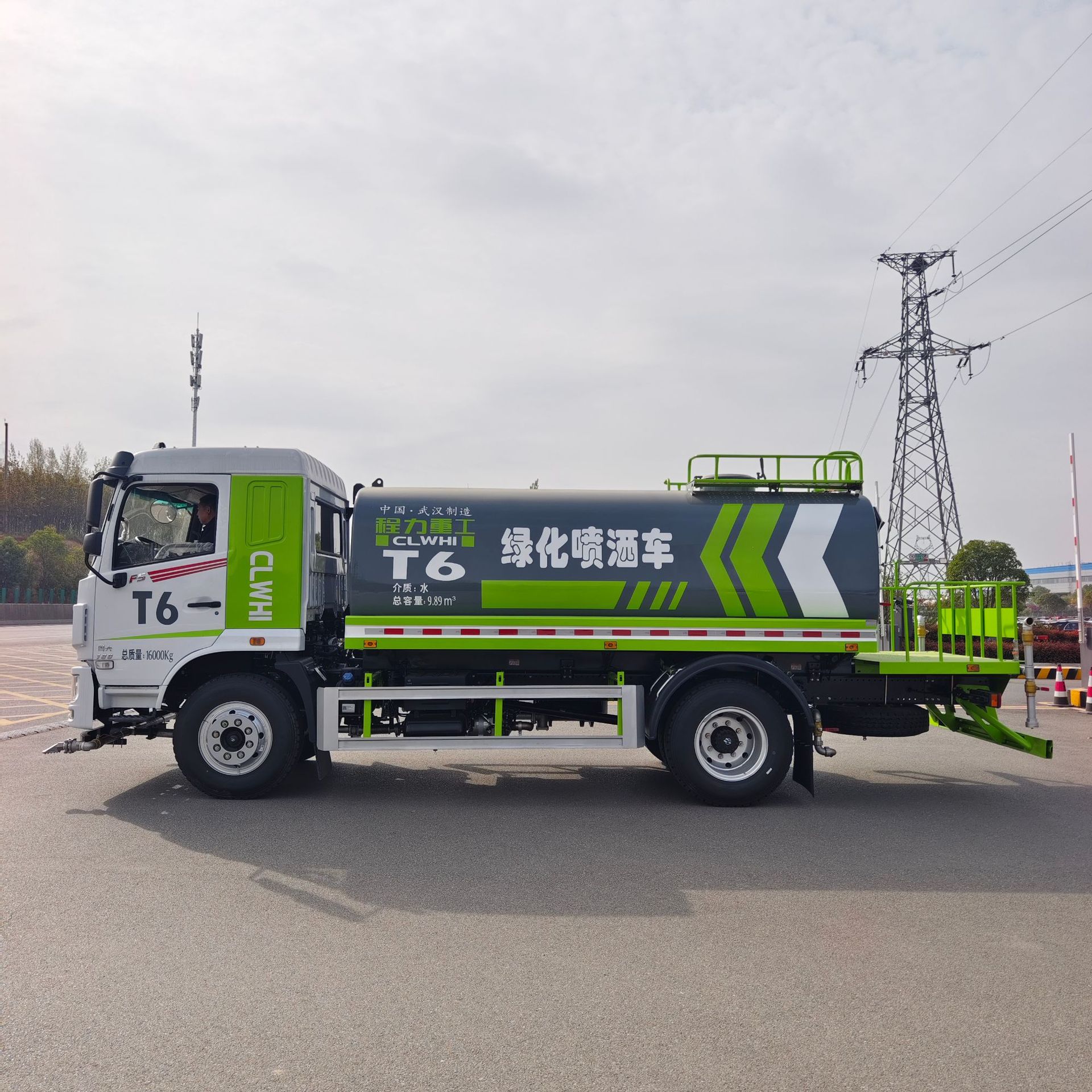 Municipal Sanitation and Greening Spray Truck Dongfeng 12 Tons, 15 Tons Sprinkler Truck Can Be Equipped with a Front-Mounted Electronic Cannon