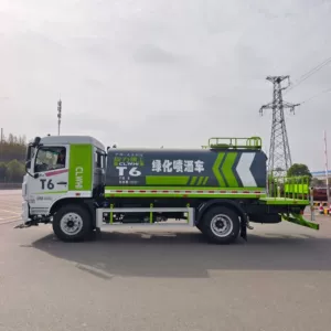 Bələdiyyə sanitariya və yaşıllaşdırma maşını Dongfeng 12-15 ton, ön top ilə.