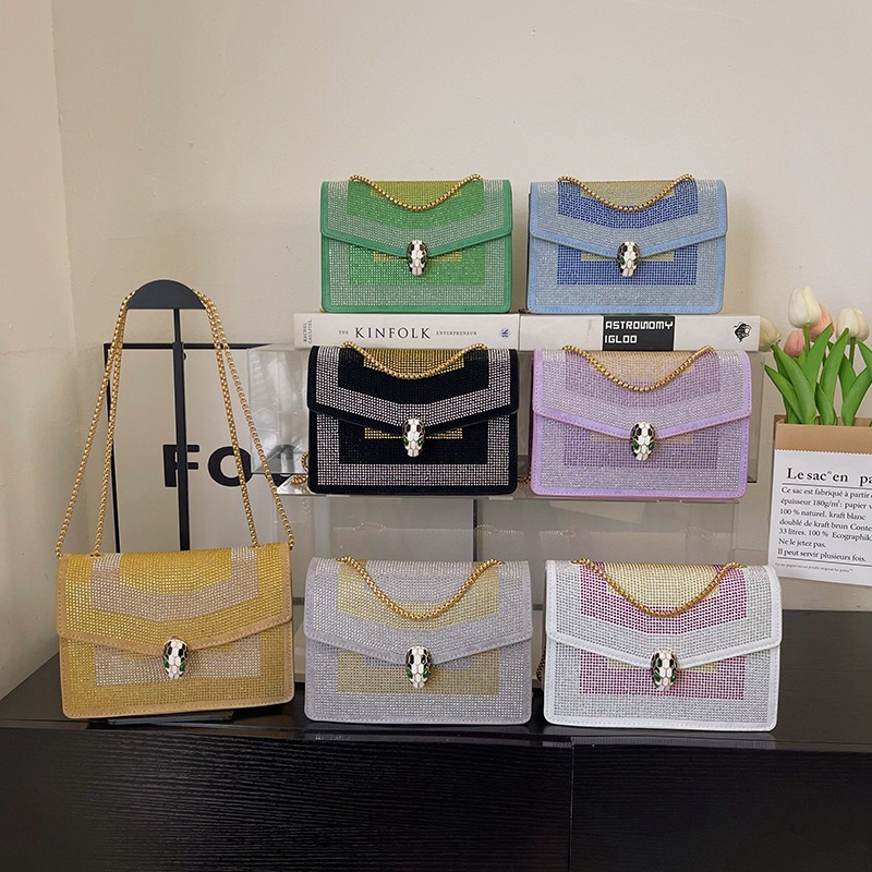 Bolso cuadrado pequeño de diamantes de imitación de color de moda transfronteriza 2023 otoño nuevo estilo cadena de aire occidental mensajero de un solo hombro mochila pequeña simple