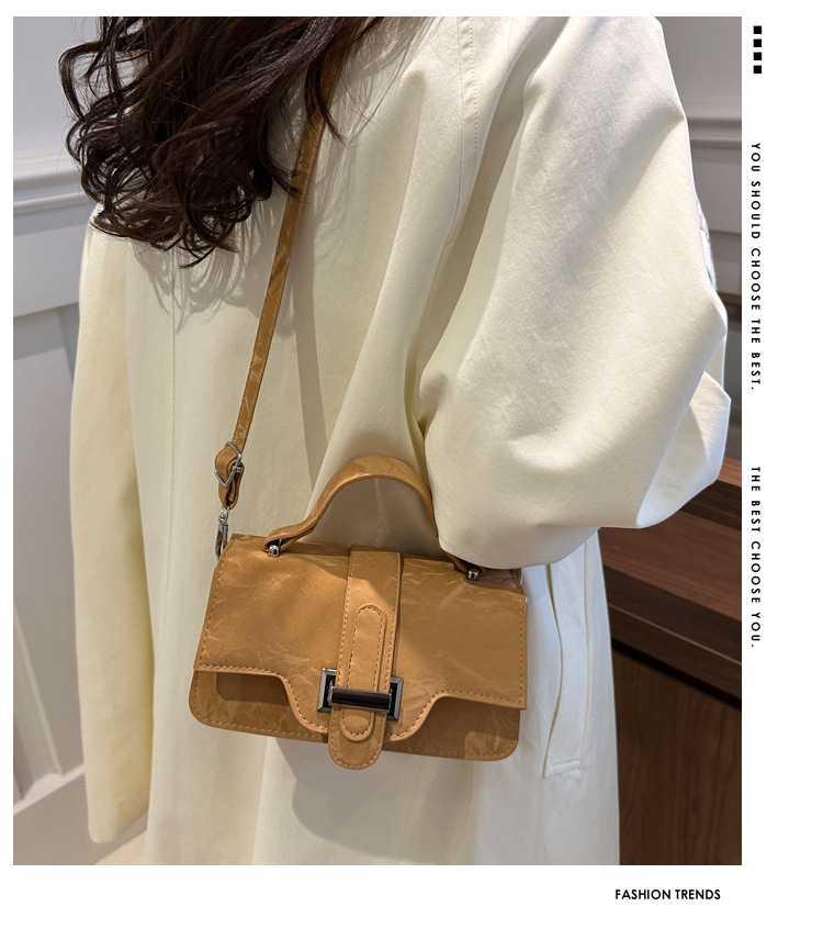 2024 New style women's trendy, fashionable and high-quality single-shoulder handbag, autumn commuting crossbody small square bag details Picture