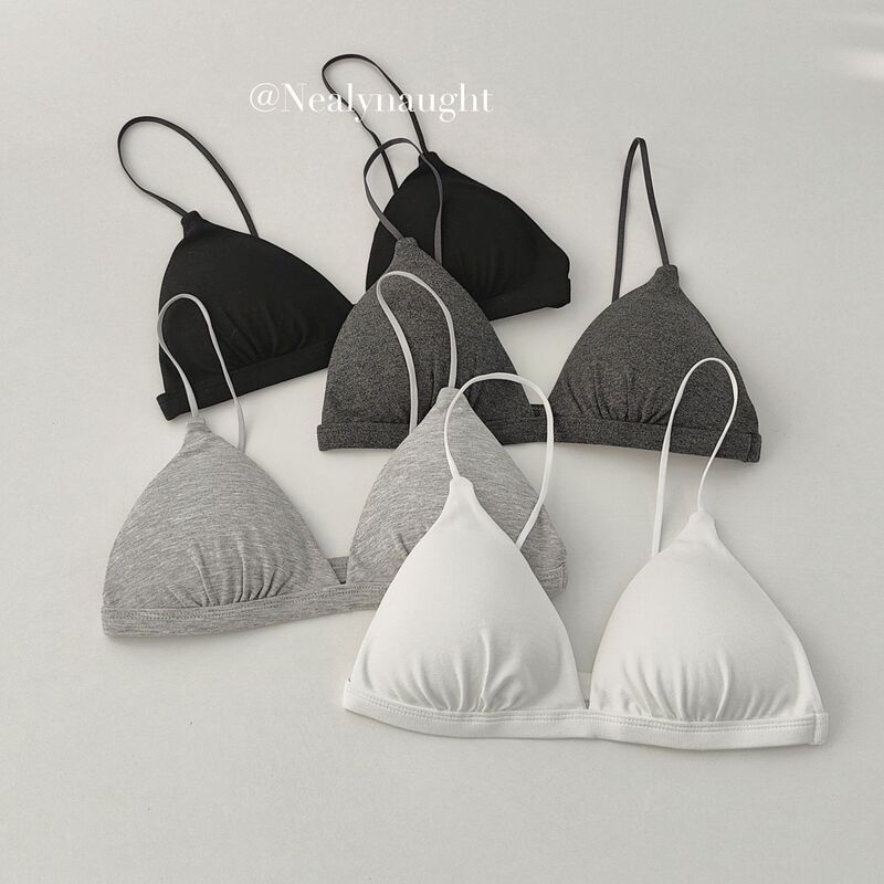 French-Style Spicy Girl Triangle Cup Thin Bra with Chest Pads, No Underwire, Pull-Over, Wraps the Chest, Gathers Small Breasts Without Protruding, Seamless Bra