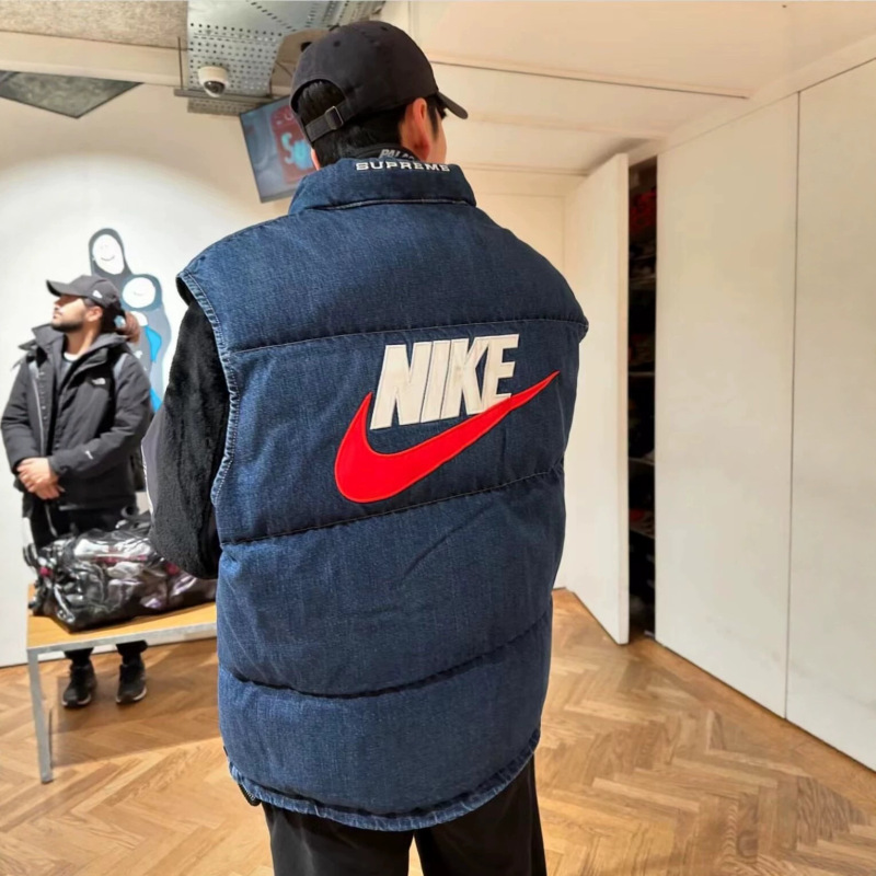 Cross-border foreign trade 26s SUP co-branded DENIM PUFFER vest, black and blue, new casual style for both men and women Cross-border foreign trade 26s SUP co-branded DENIM PUFFER vest, black and blue, new casual style for both men and women