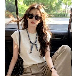 2026超火减龄设计感巨好看漂亮短袖t恤女独特绝美初夏正肩小上衣