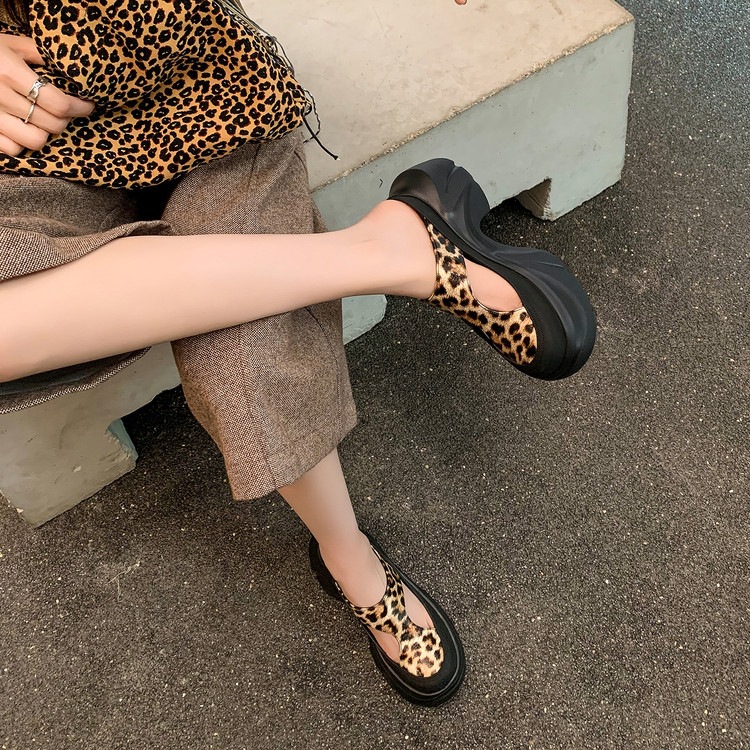 Dép sandal nữ da thật họa tiết da báo đế xuồng cao gót 9 cm — Trang chủ, màu đen, bạc chi tiết 78