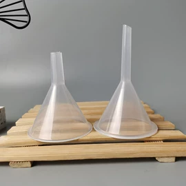 塑料瓶、壶;量筒、量杯;化妆品包装