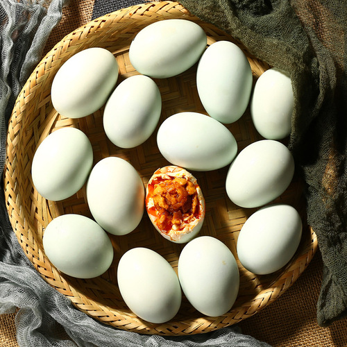 Hai duck eggs salt duck eggs wholesale authentic greasy whole box 100 pieces commercial ripe salted eggs vacuum packed ready to eat
