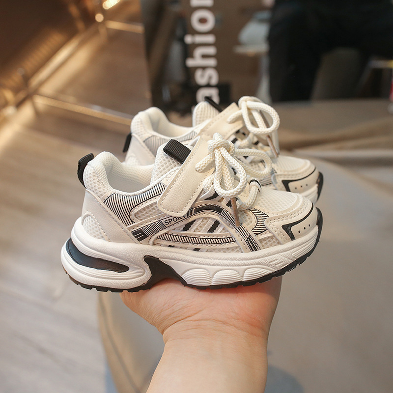 Zapatos deportivos infantiles de primavera 2026 zapatos respirables para padres zapatos para niños zapatos de correr zapatos para bebés al por mayor
