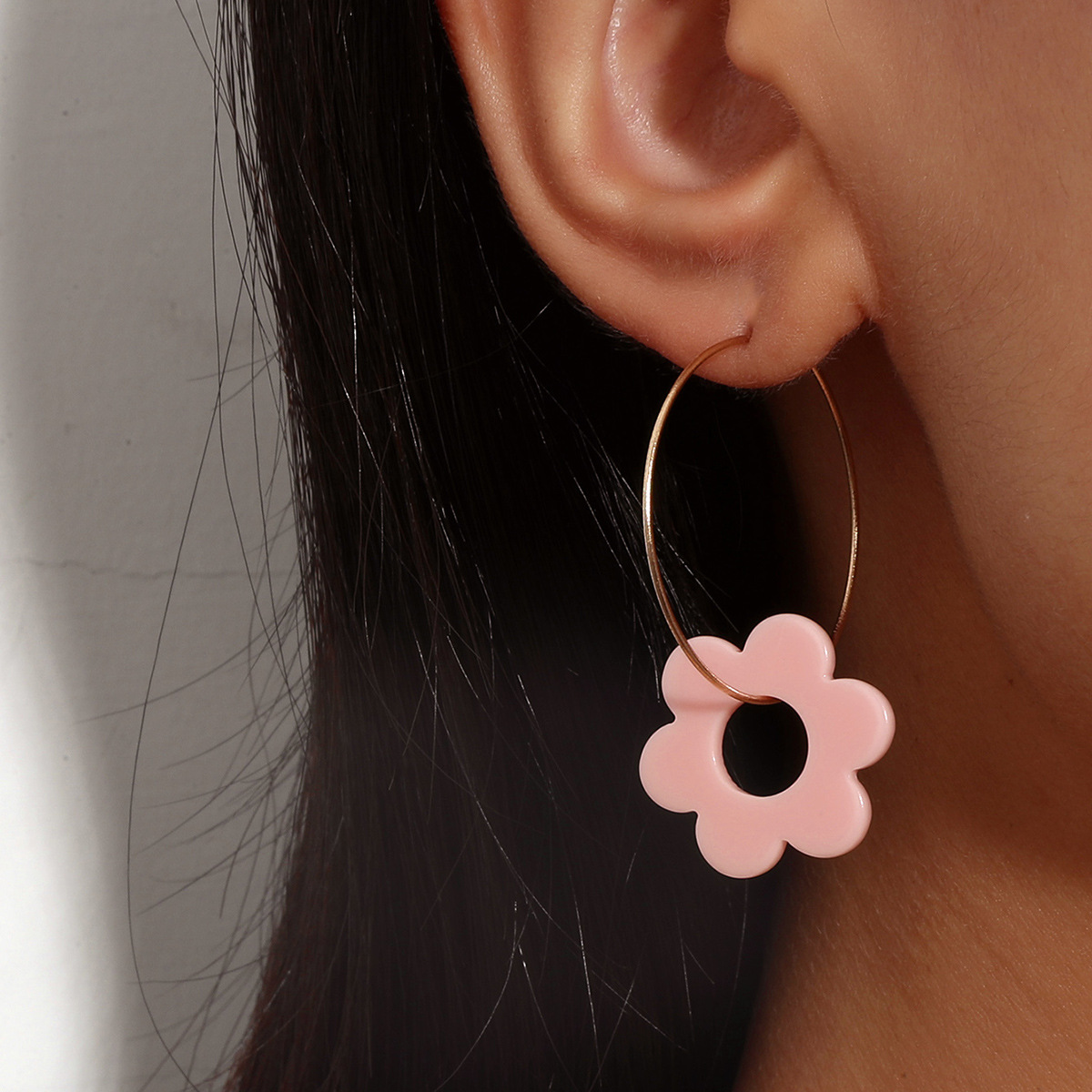 Nihaojewelry Korean Style Geometric Flower Acrylic Earrings Wholesale Jewelry display picture 3