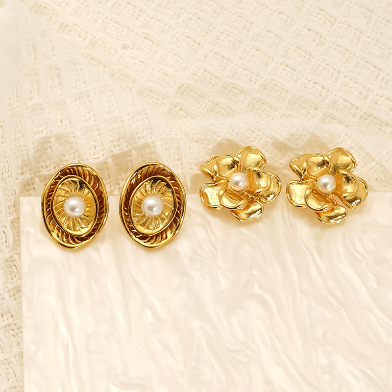 Flower Pattern 1 Pair Retro Classic Style Flower Imitation Pearl Titanium Steel Ear Studs