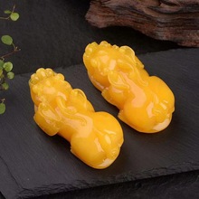 厂家直供二代蜜蜡平安扣荧光浮盐水鸡油黄貔貅吊坠鱼眼扣公主扣