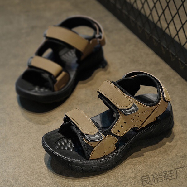 Summer trend sandals for boys