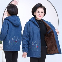 斤胖妈妈秋冬外套女加绒加厚牛仔上衣中老年大码休闲风衣岁