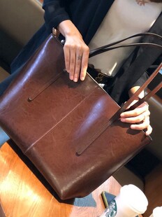 Retro leather capacious shoulder bag, universal one-shoulder bag, genuine leather