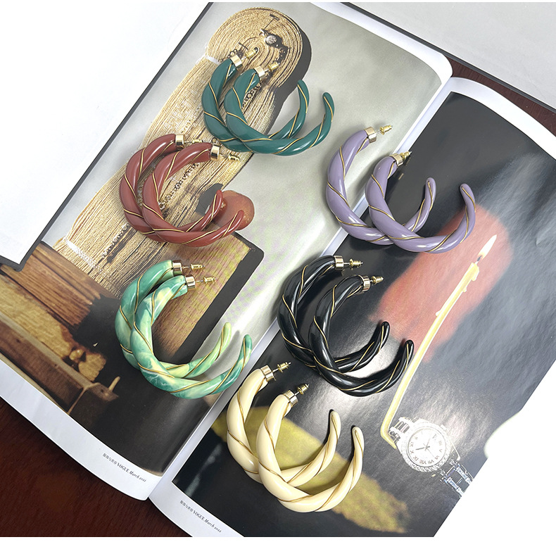 1 Paire Style Simple Style Classique Couleur Unie Placage Plastique Résine Plaqué Or Boucles D'Oreilles display picture 1