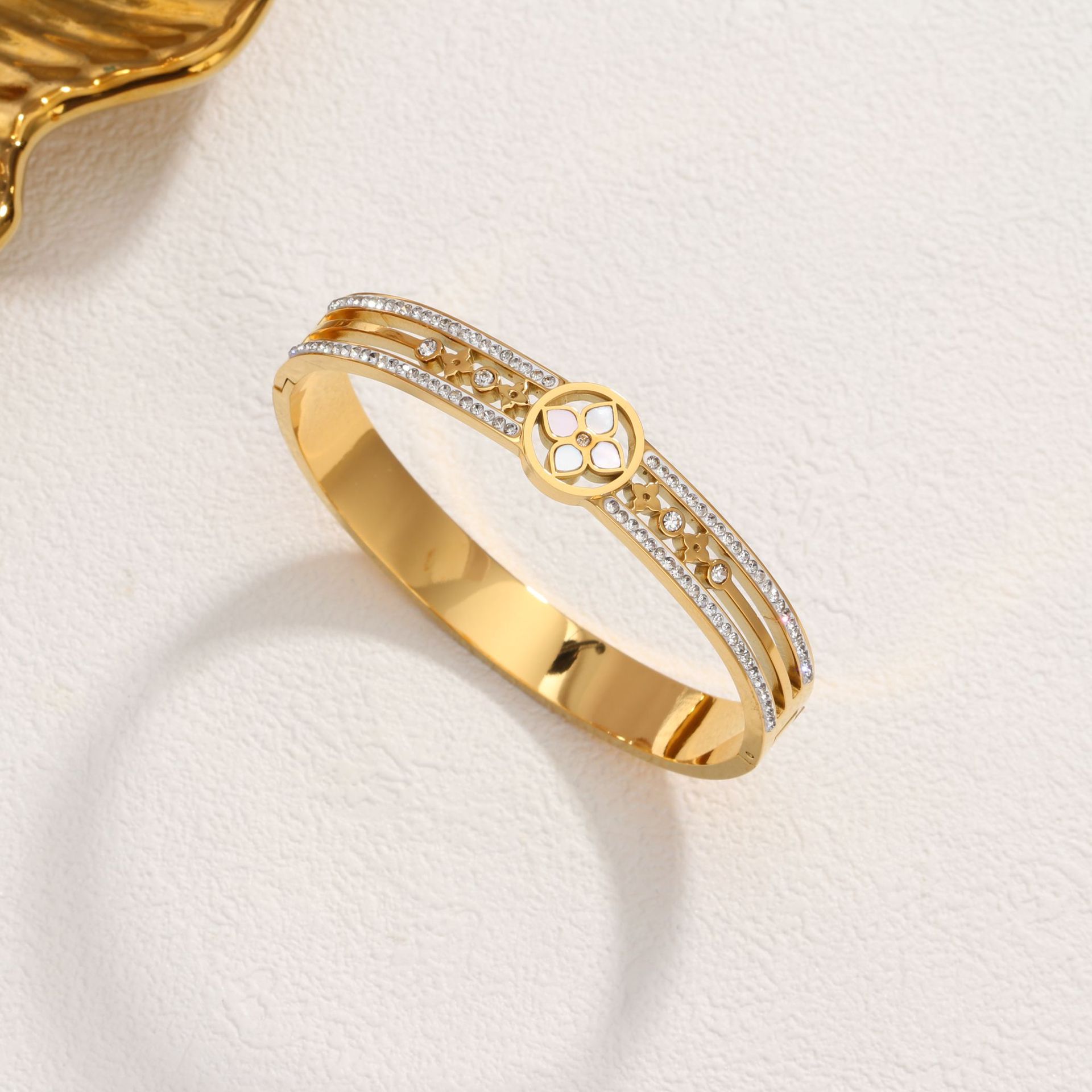 29 쉘 플라워 팔찌 골드