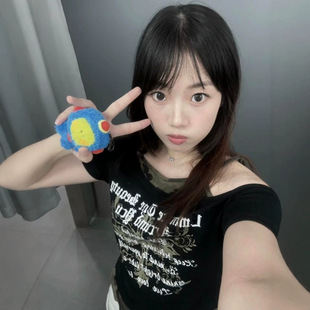 ���������������@����ʽ�͹������ļ��¿��ɫ�Բ�¶�����T��Ů