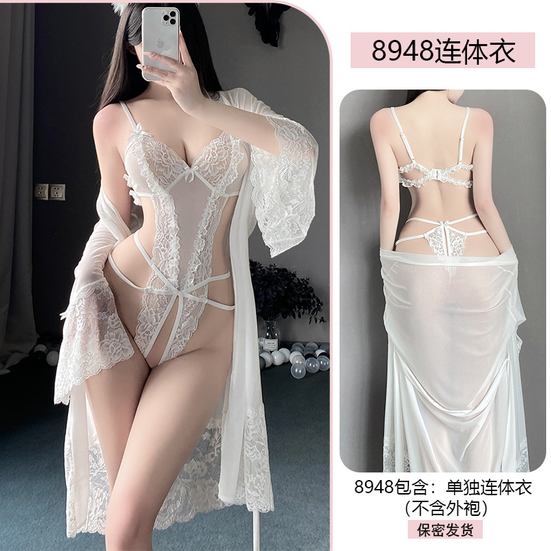 화이트 점프 수트