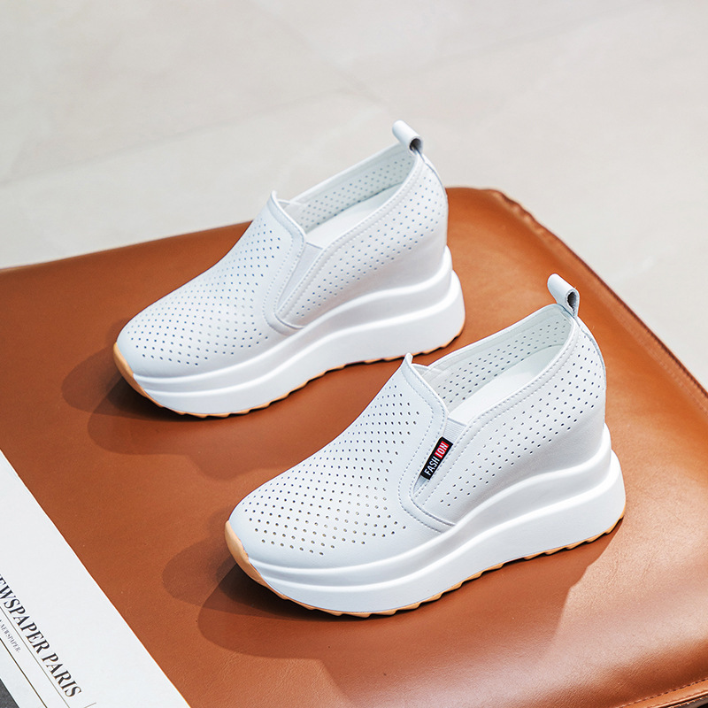 Zapatos de mujer con suela suave no cansados nuevos zapatos de altura ligera y casuales pequeños zapatos blancos de tacones de muffin gruesos agujeros transpirables zapatos de moda de mujer