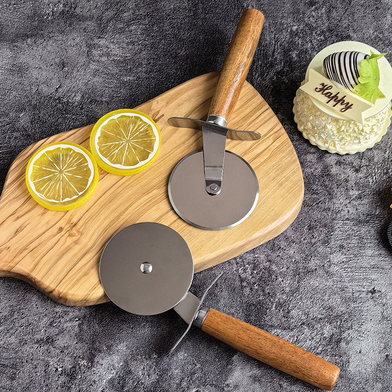 Cuchillo de pizza de acero inoxidable spot transfronterizo madera sólida acacia mango de madera rodillo redondo cuchillo de pasteles herramientas de cocina para hornear