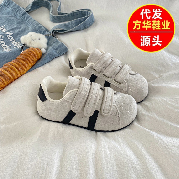 2025 otoño y invierno velcro nuevo pequeño zapato blanco de moda casual estilo académico zapatos de entrenamiento de estilo retrógrado versátil zapatos Gump