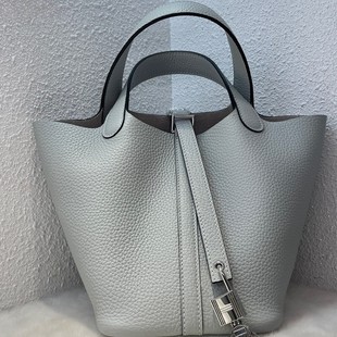������֦�y18�˻@�Ӱ��^��ţƤϞ���p��ˮͰ��������Ƥ����Ů��