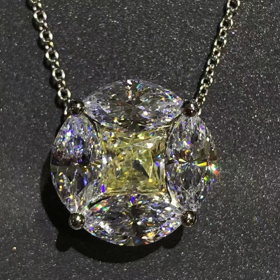 Princesa Fang ojo de caballo blanco alto carbono colgante de diamante S925 plateado cinco capas de platino de espesor incrustado 5 quilates de diamante de alto carbono