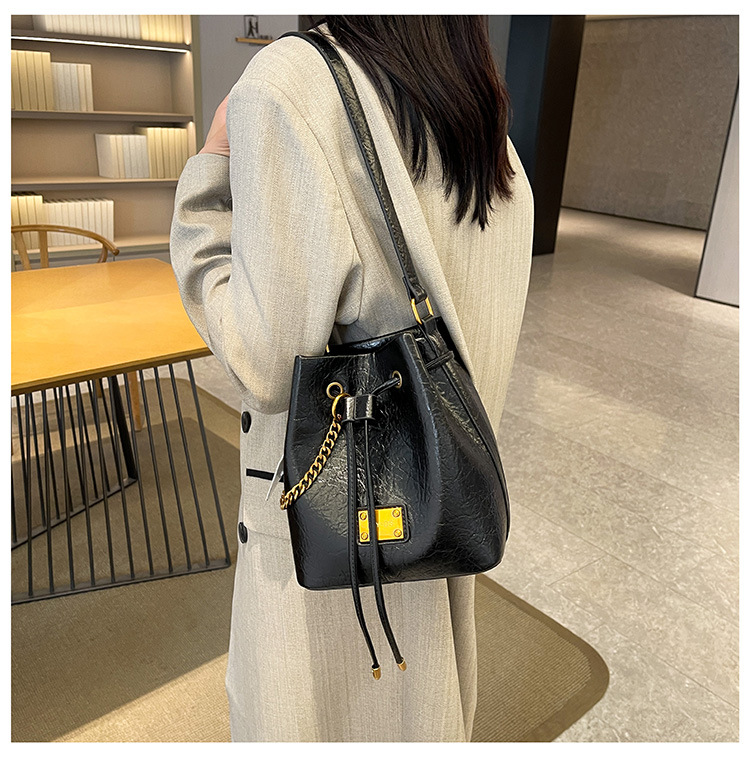 792g Weight Polyester Lining Material Sewing Thread Fashion Element String Closure Type Single Shoulder Strap Strap Type Bucket Bag Bags Type Casual, Street, Shopping Occasion Pu Leather Material Solid Color Pattern All Seasons Season Women's Gender Streetwear Style Bucket Shape Medium Size Women's Medium Pu Leather Solid Color Streetwear Sewing Thread Bucket String Bucket Bag 9