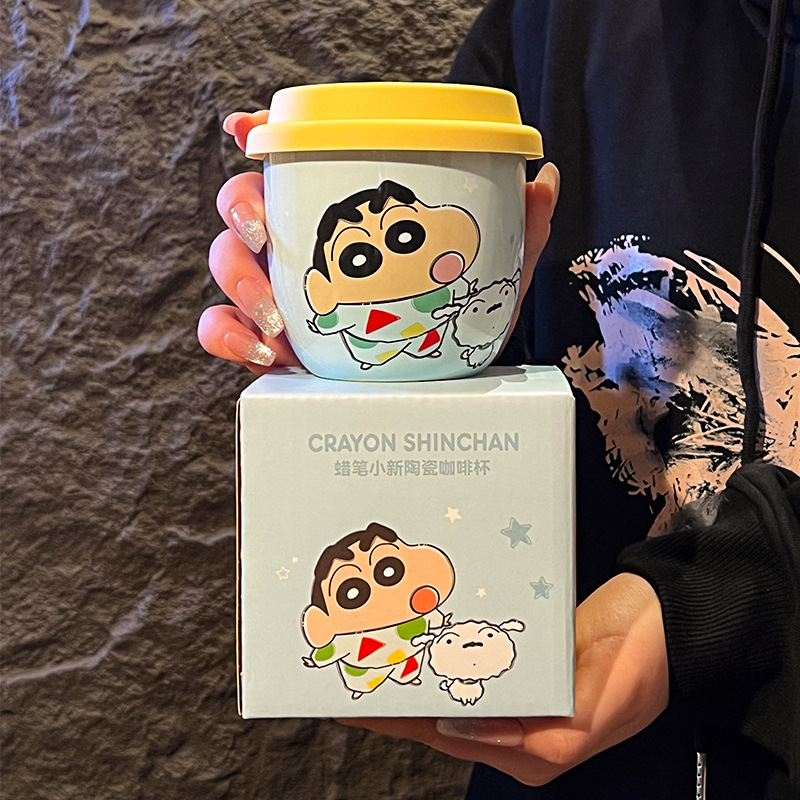 Auténtico lápiz con marca pequeña nueva taza de cerámica taza de agua con tapa de dibujos animados para niños lindos tazas de regalo al por mayor