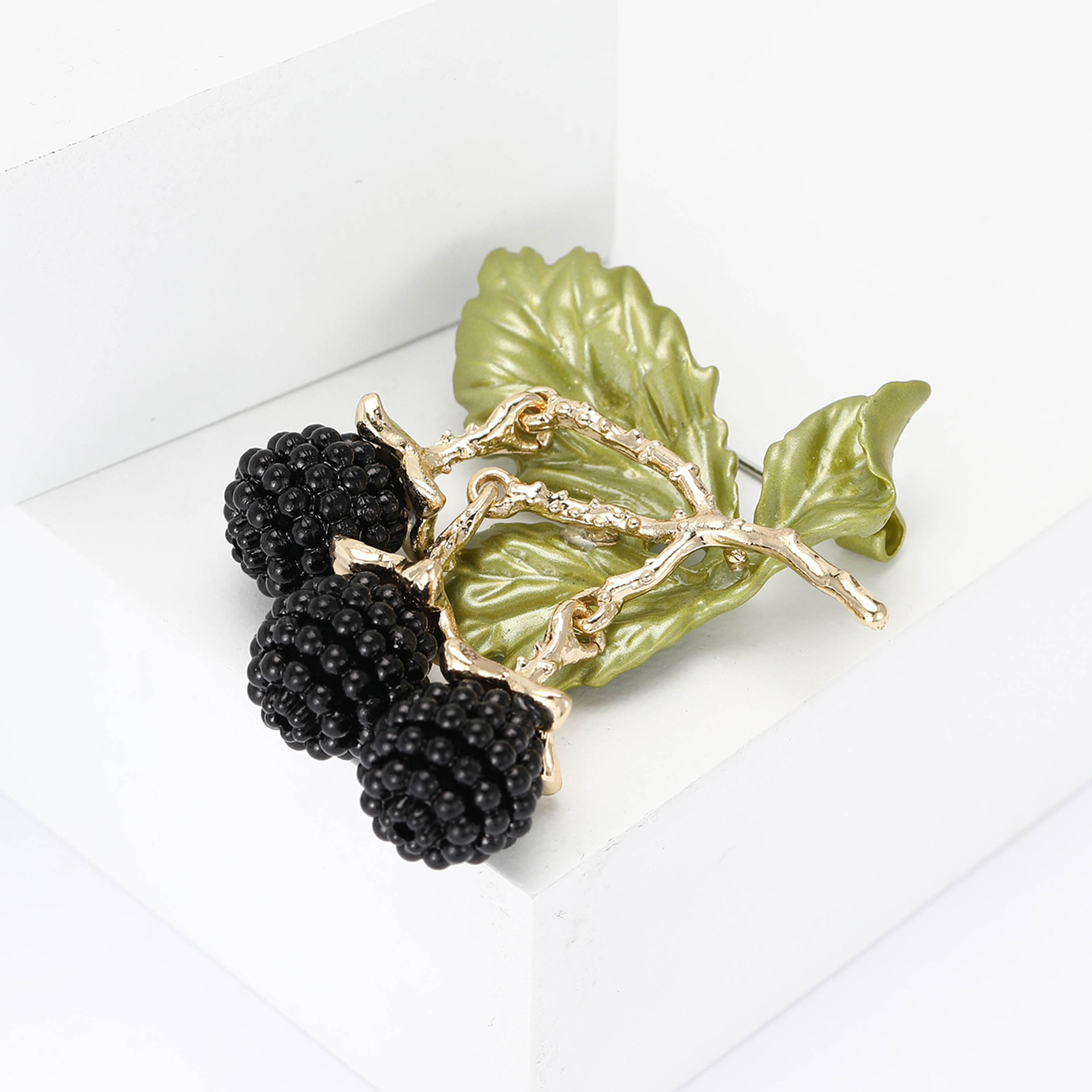 New Creative All-match Alloy Enamel Blackberry Brooch Fresh Fashion Women's Suit Cardigan Corsage Jewelry Pin