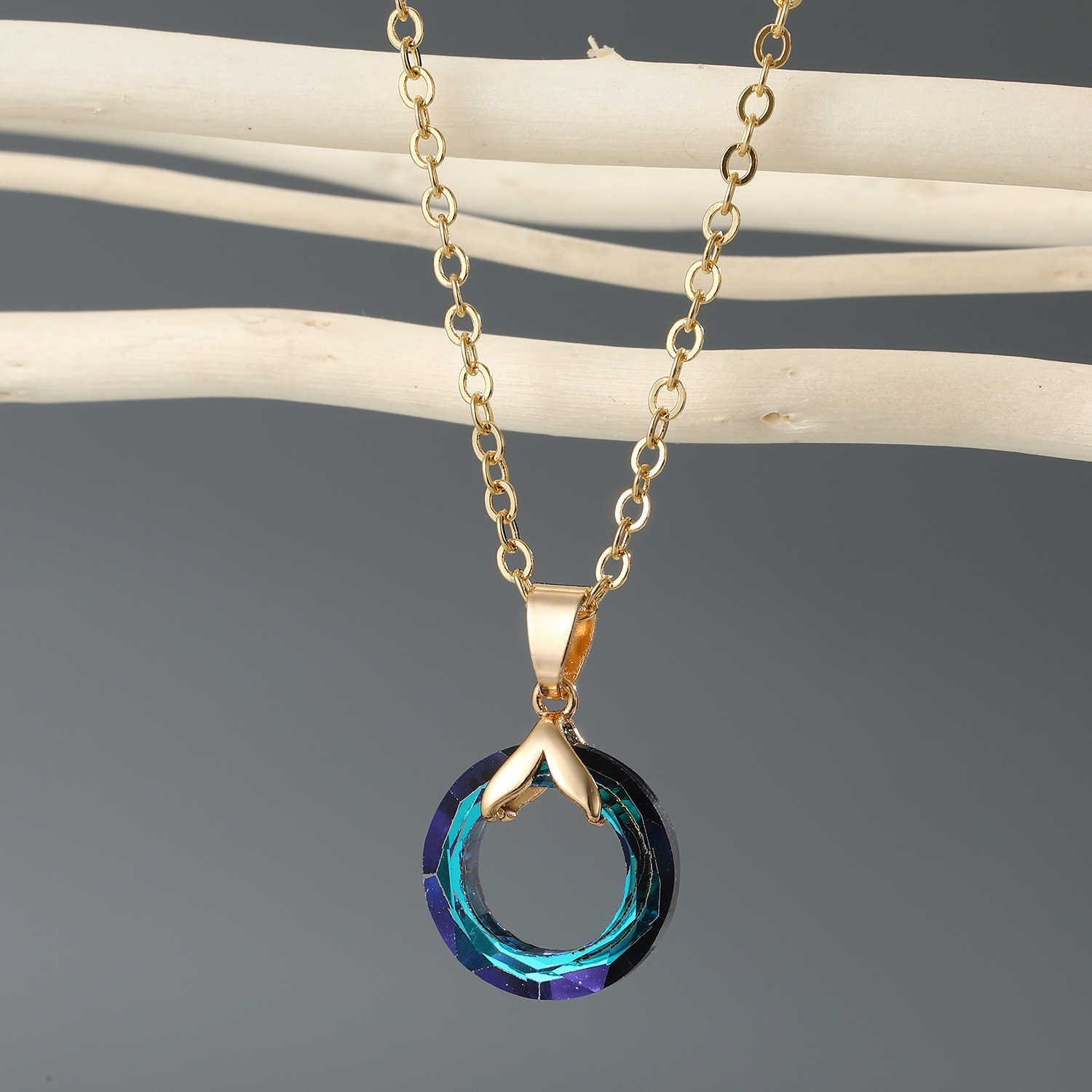 new fashion color round crystal imitation resin necklace