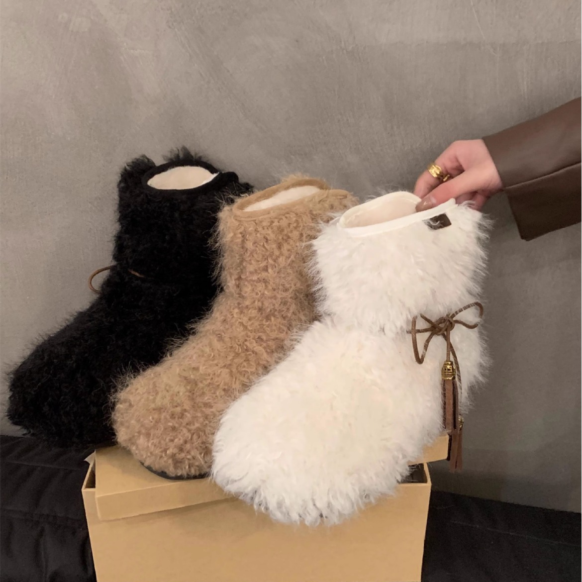 洋气白色厚底羊羔卷毛毛鞋女冬2023新款加绒保暖羊毛一体雪地短靴
