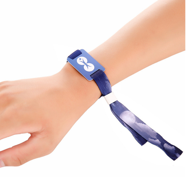 元旦节展会活动 观众入场纪念门票打卡 一次性芯片腕带防水使用