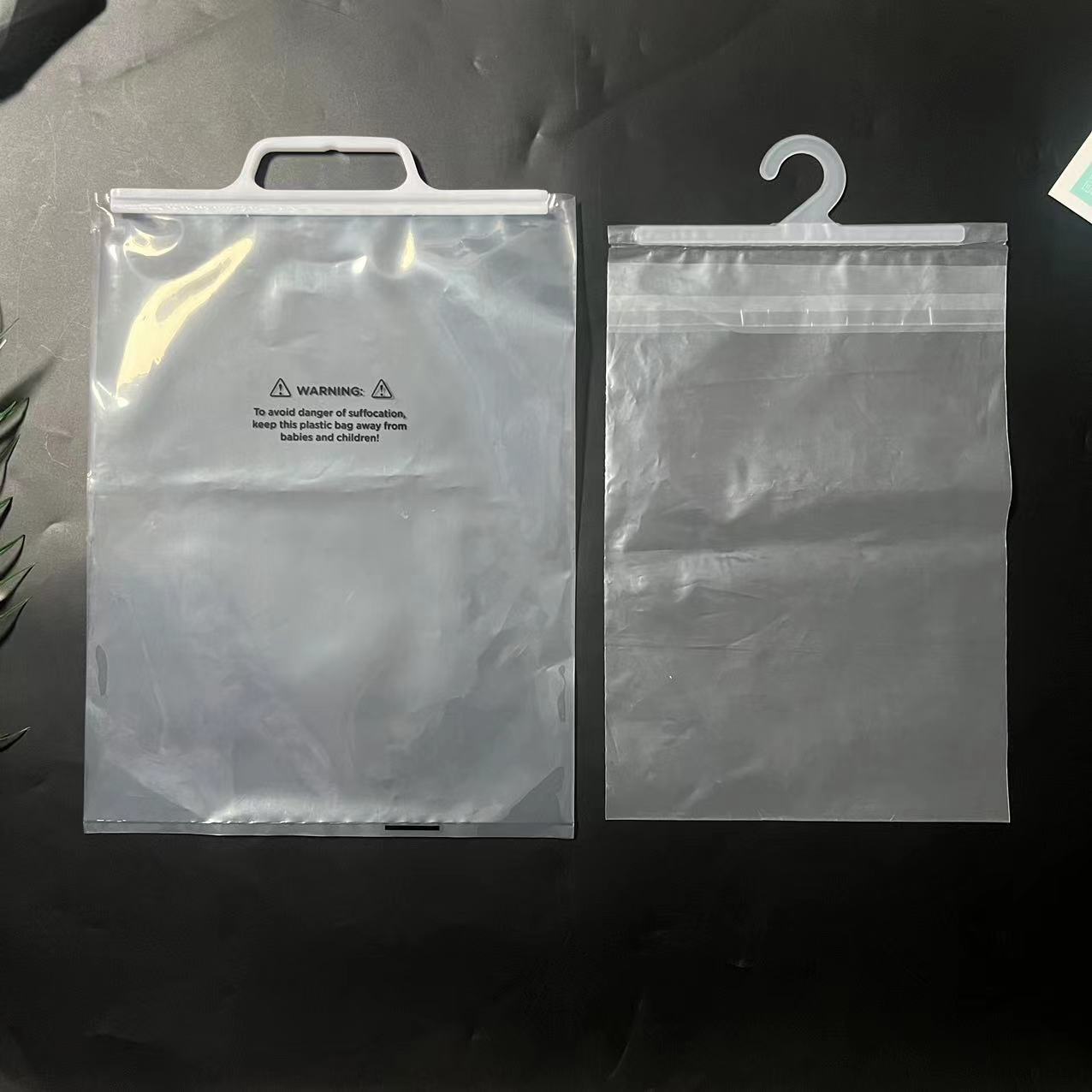 定制内衣挂钩塑料袋pe自粘袋透明塑料挂钩袋塑料包装袋服装挂钩袋