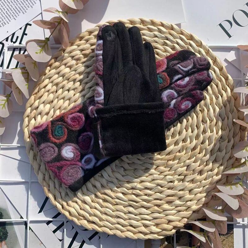 冬のスエードの手袋の女性の手の甲の刺繍の保温の手袋は手袋の屋外のタッチパネルに乗ることに乗ります。|undefined