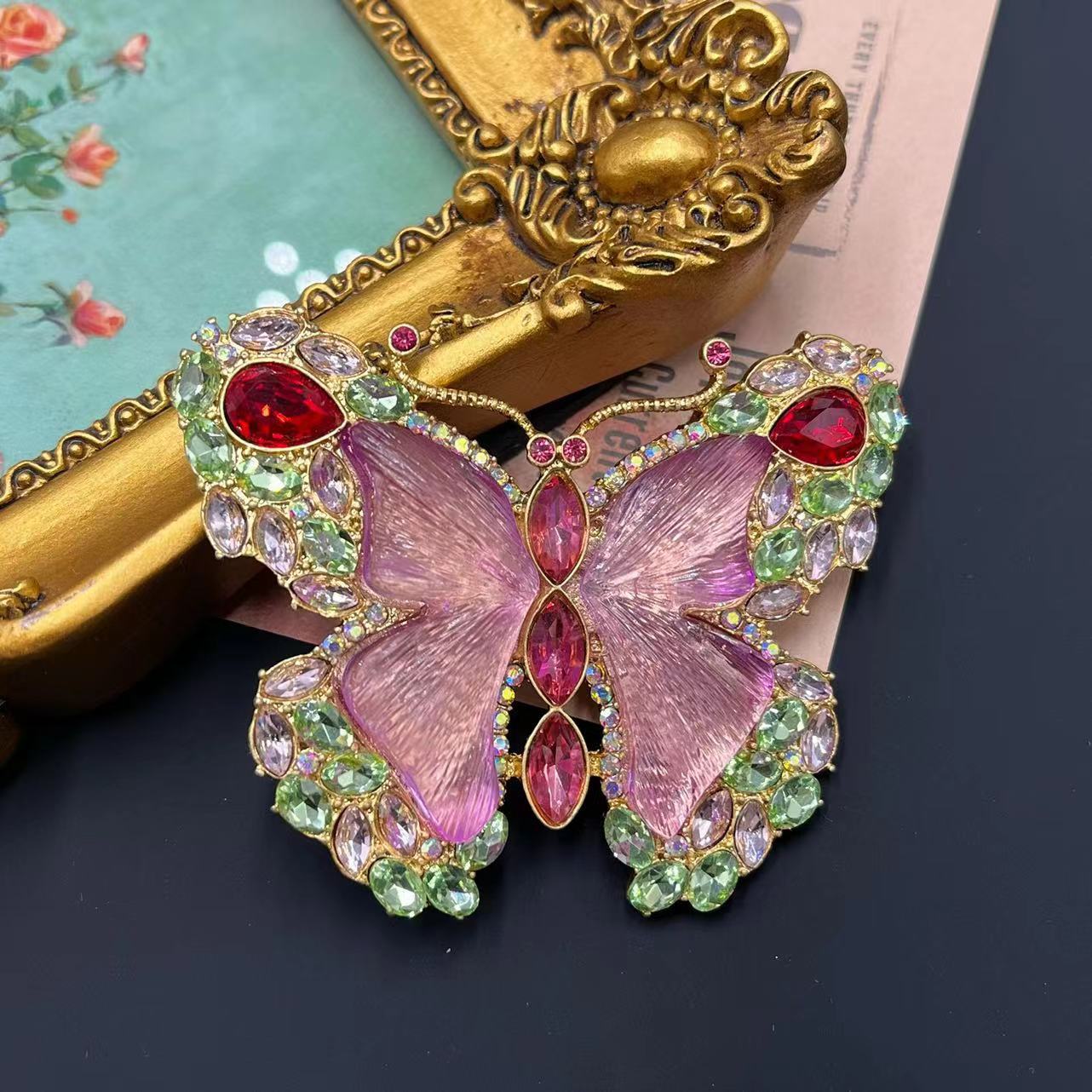 Retro French Style Butterfly Alloy Inlay Rhinestones Women's Brooches display picture 1