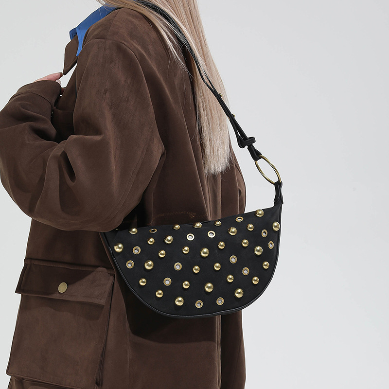 新款女包跨境热卖饺子复古单肩包欧美朋克铆钉Y2K铆钉斜挎包