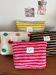 4123 ins風冬季毛絨化妝包彩色波點大容量旅行護膚化妝品收納包女