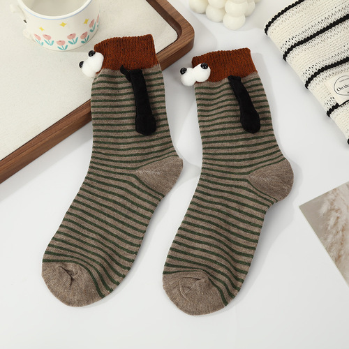 Spring and autumn stripe hand-held socks women's ins fashionable dopamine color magnetic suction hand-held couples girlfriends mid-tube women's socks