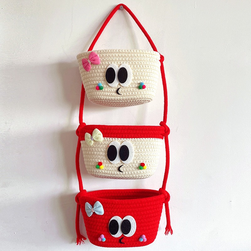 Cesta colgante de tres capas de niña de ojos grandes