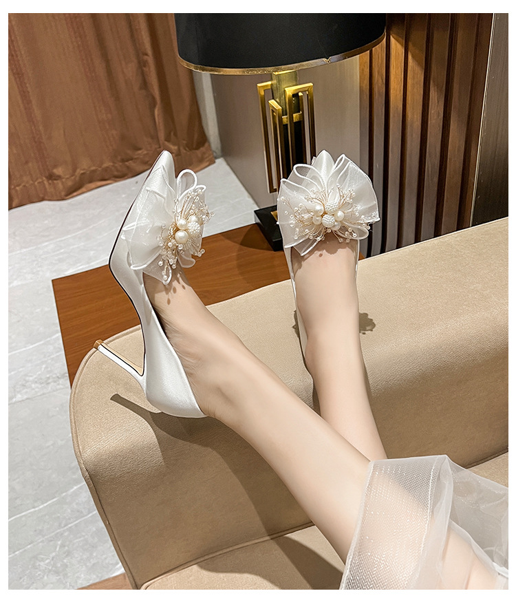 White Wedding Heels With Bow Detail For Bridesmaids And Brides_voghion.com