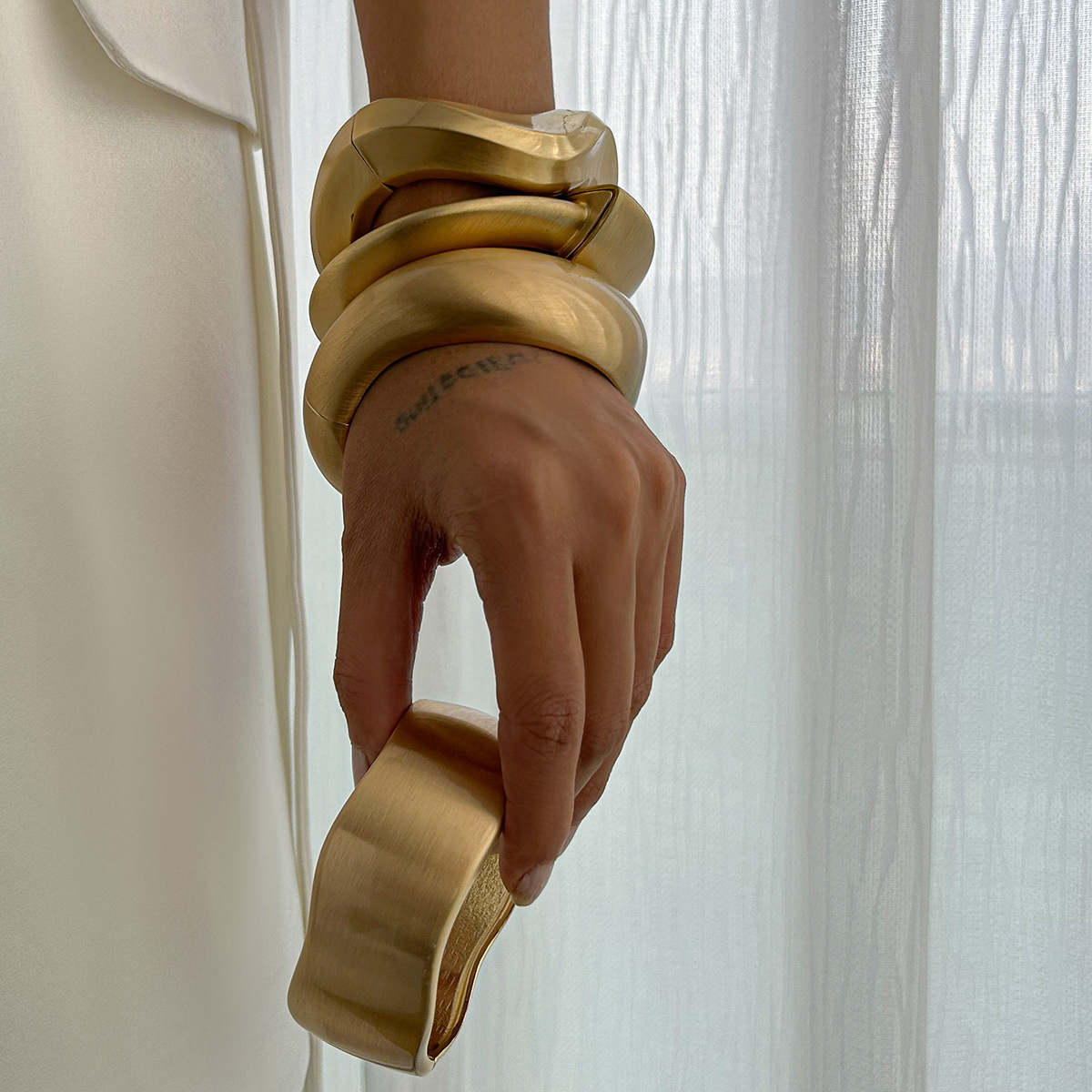 78g Weight Bangle Classification Alloy Chain Material 1 Piece Quantity Daily Occasion Alloy Material Irregular, Solid Color Pattern All Seasons Season Women's Gender Plating Design Simple Style Style Simple Style Irregular Solid Color Alloy Bangles Wholesale 5