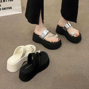 High-grade silver rhinestone toe slippers women's summer outer wear 2025 new small height platform beach shoes