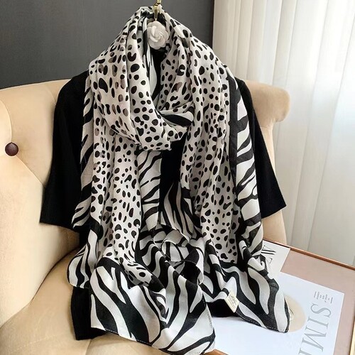 European and American-style fashionable and elegant cotton-linen scarf, air-conditioning shawl, warm neck wrap, hot-selling travel and beach towel.