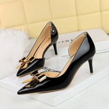 638-AK68 Fashion Banquet High Heels, Fine Heels, Lacquer Leather Pointed Metal Bow, Side Empty High Heels, Single Shoes